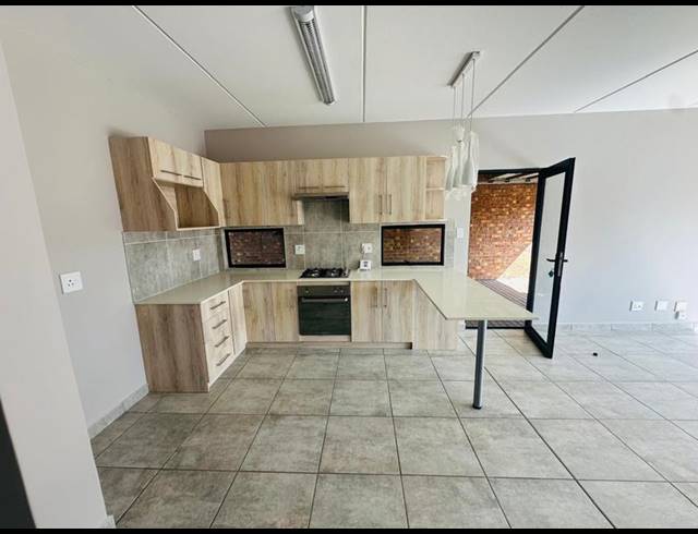 3 BEDROOM TOWNHOUSE FOR SALE IN DIE HEUWEL